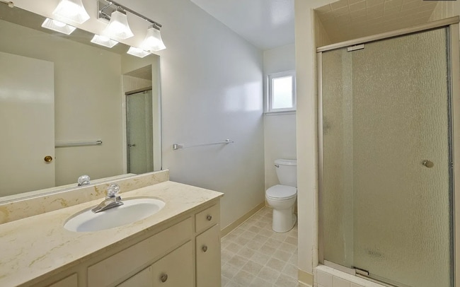 Building Photo - Spacious 3 Bed 2 Bath Condo Located Walking Distance to California Ave.