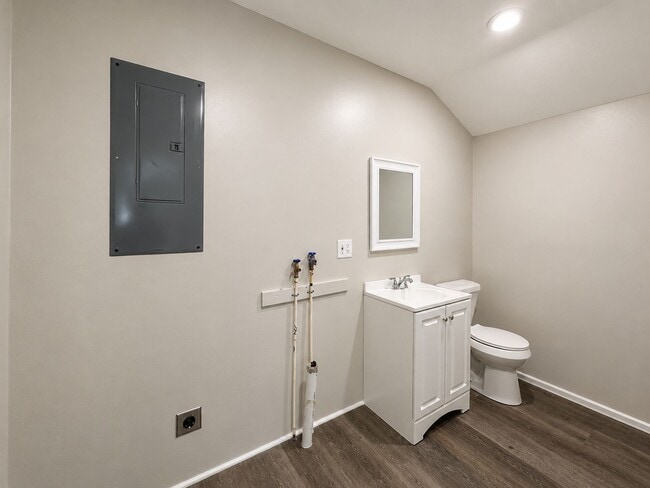 Building Photo - 1 Bed/ 1 Bath Tiny Home in Newark!