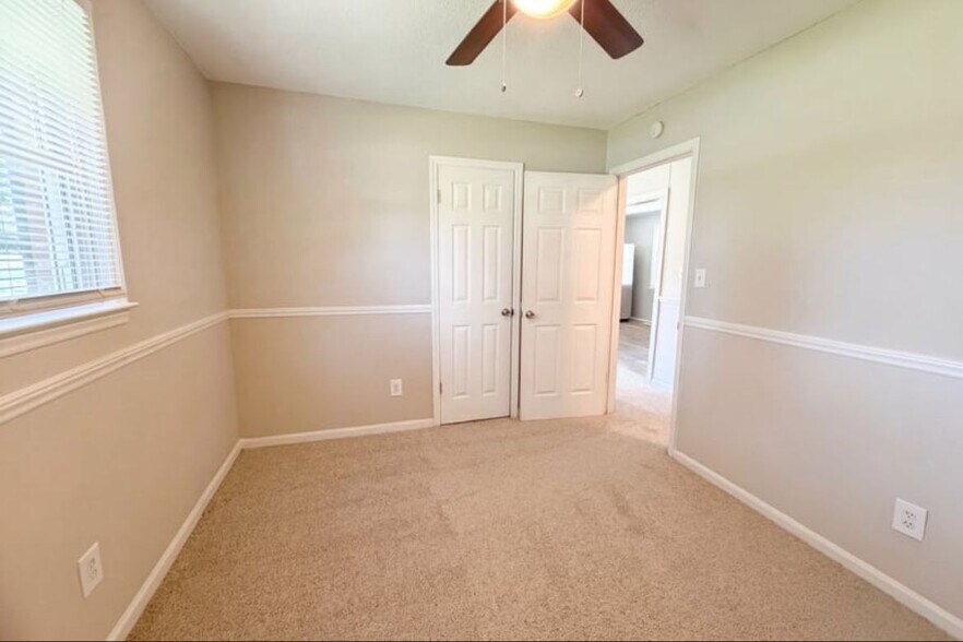 Building Photo - 4402 Ginger Dr