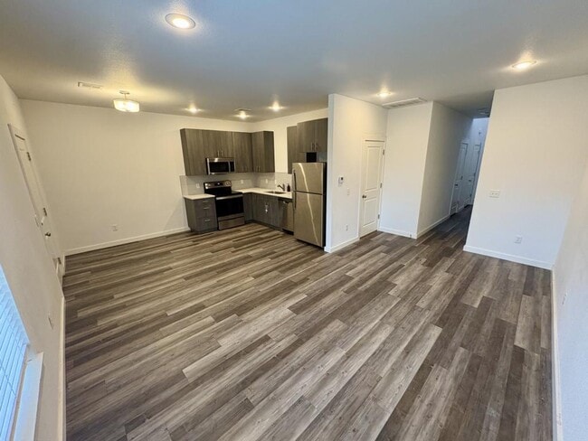 Building Photo - 628 N College St