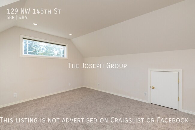 Building Photo - Beautiful 5 bed 3.5 bath in Seattle's Broa...