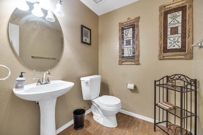 Building Photo - 11155 E Laurel Ln