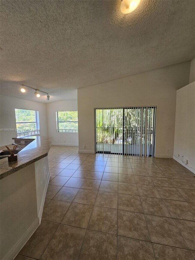 Building Photo - 9999 Summerbreeze Dr