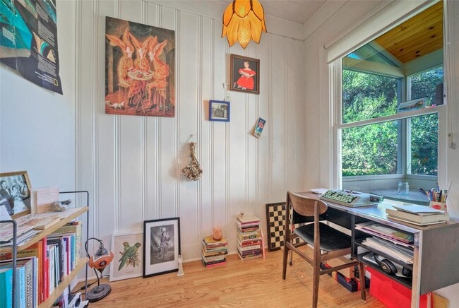 Building Photo - 1704 Alameda Dr