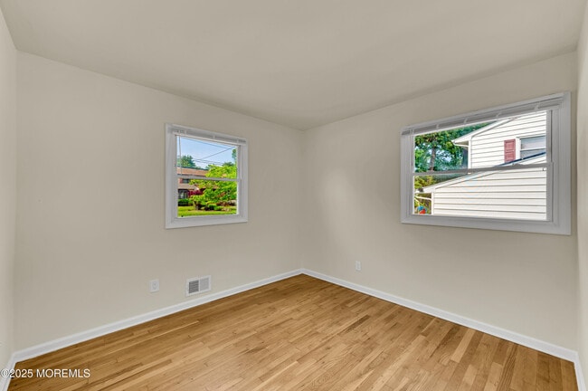 Building Photo - 895 Raleigh Dr