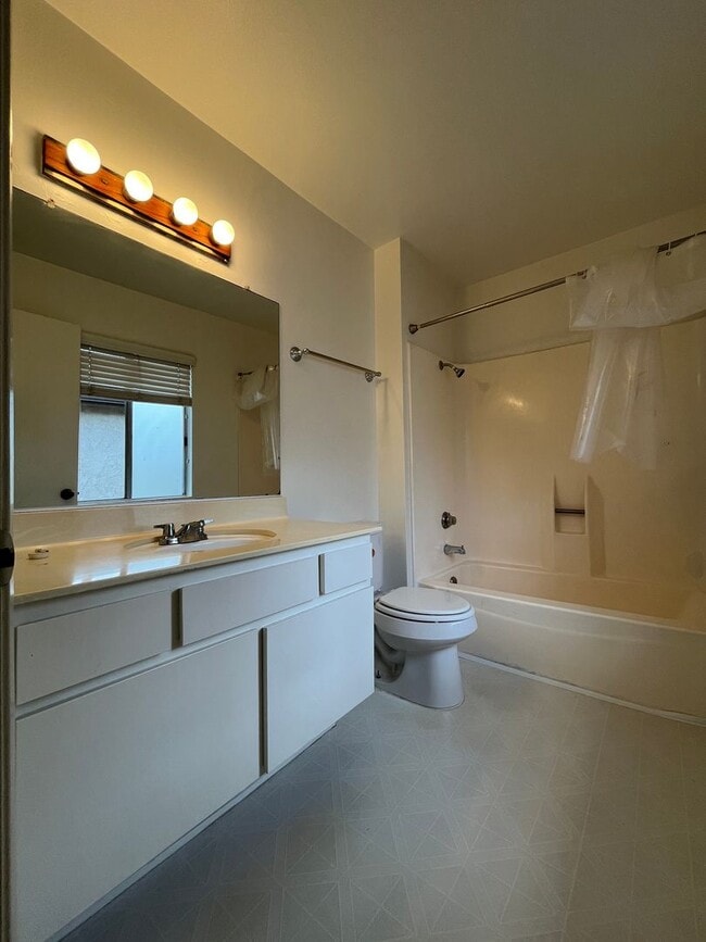 Building Photo - MOVE-IN READY Chatsworth 3+2.5 w/backyard, fireplace + 2 car garage!