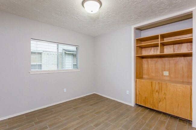 Building Photo - 1534 Vickery Dr