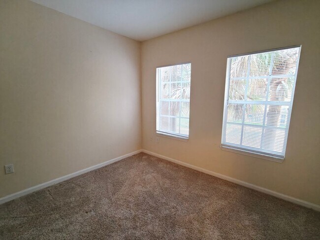 Building Photo - Beautiful 3 Bedroom, 2 Bathroom Townhome with Garage – Pet Friendly!