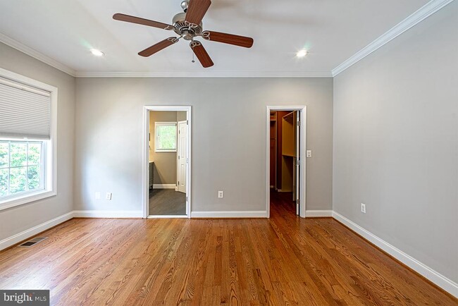 Building Photo - 10 E Reed Ave