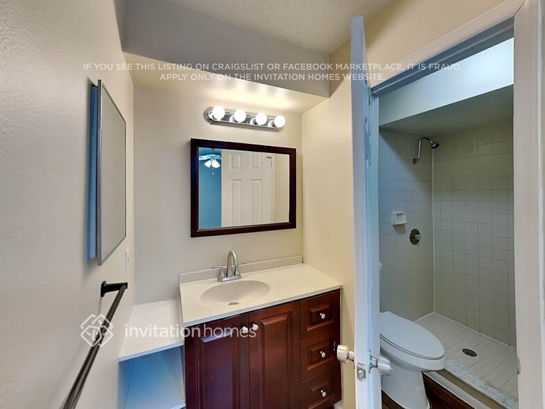 Building Photo - 1420 Guinevere Dr
