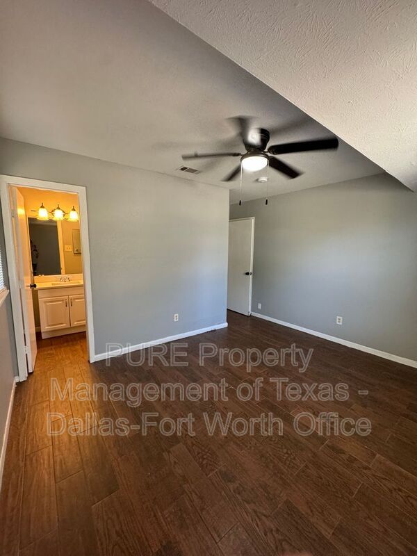 Building Photo - 4256 Ambrose Dr