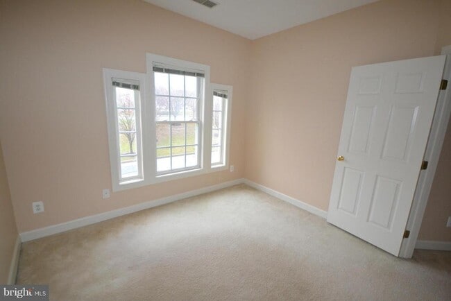 Building Photo - 2236 Sussex Way