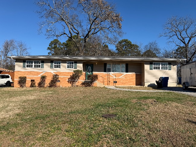 Building Photo - 511 Marlow Dr E