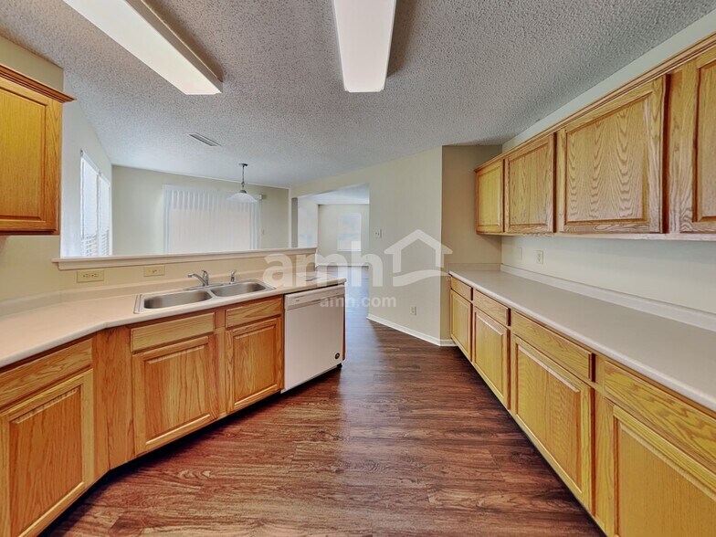Building Photo - 711 Thornwood Ct
