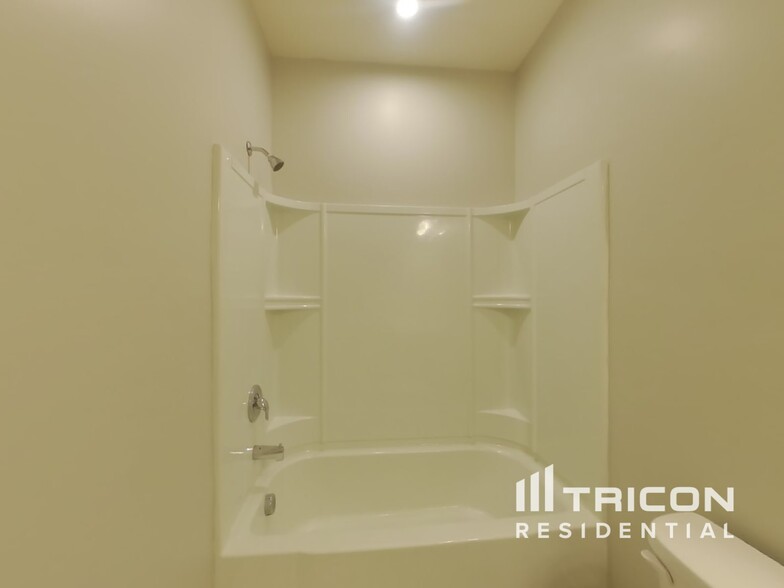 Building Photo - 6236 Everette Dr