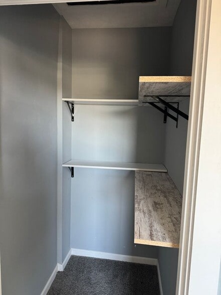 Building Photo - 7722 Park Dr