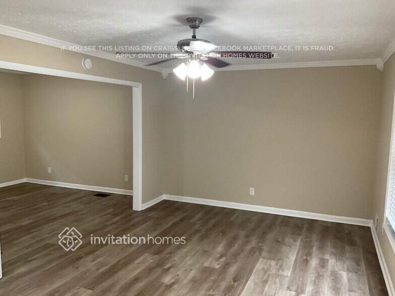 Building Photo - 2652 Williamsburg Dr