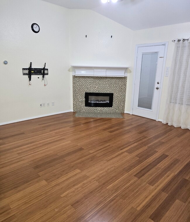 Building Photo - 5705 Seneca Dr