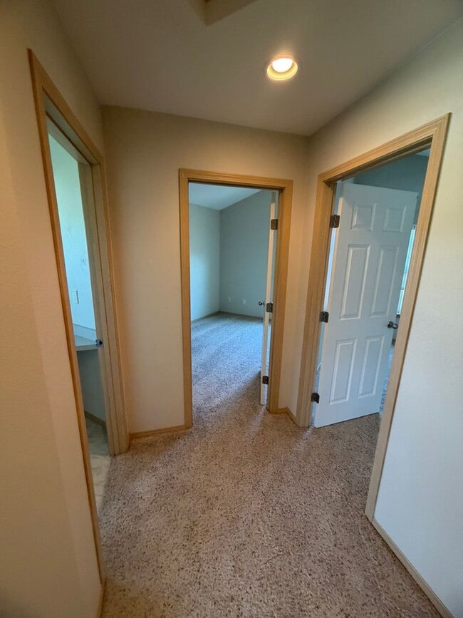 Building Photo - Charming 2-Story Townhome with Vaulted Ceilings