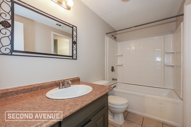 Building Photo - 3809 Pinedale St