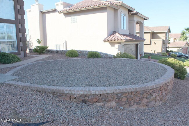 Building Photo - 6076 Los Siglos Dr