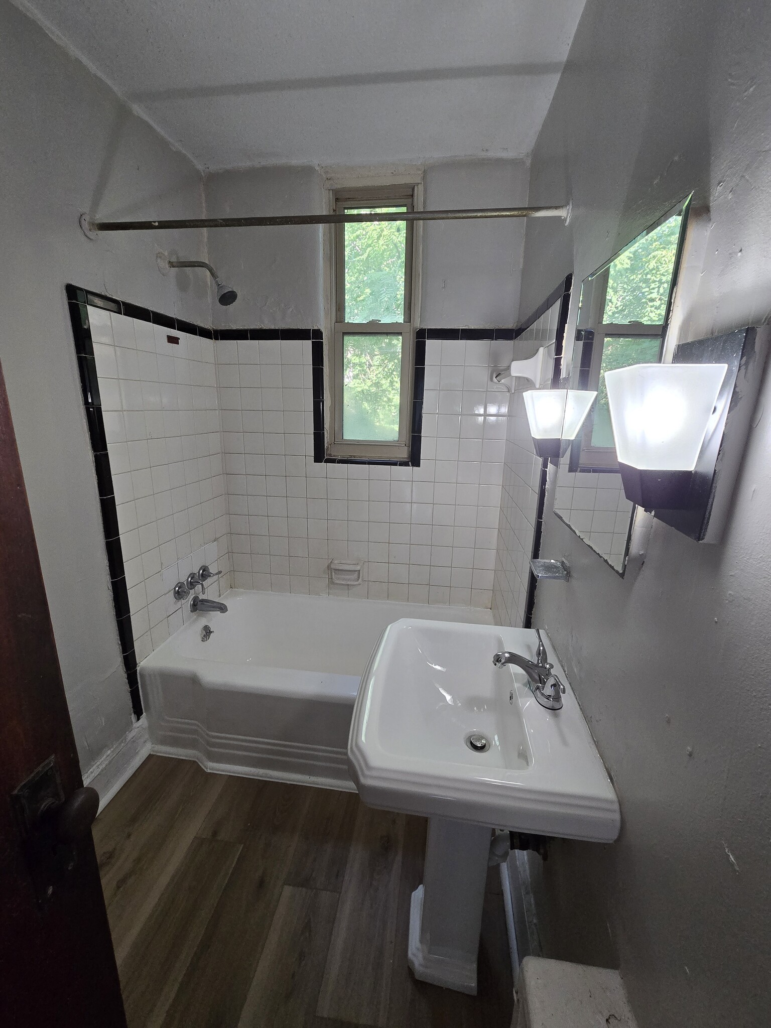 Refurbished Tub & New Sink - 111 Phillips Ct