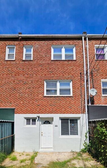 Building Photo - 4539 Shamrock Ave