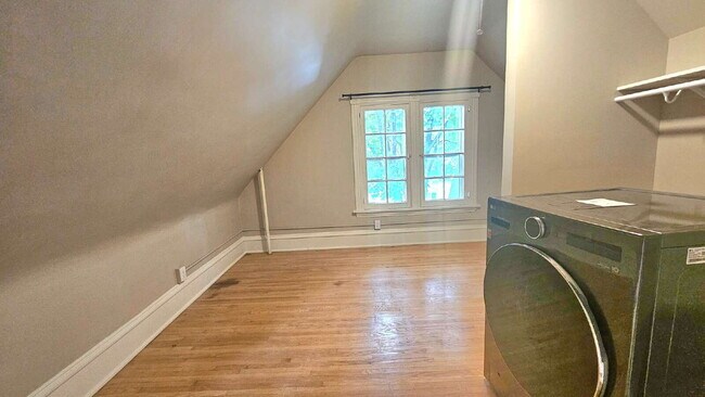 Building Photo - 3832 Harriet Ave