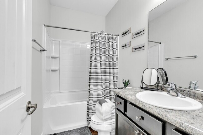 Building Photo - Cozy executive rental in Savannah highlands