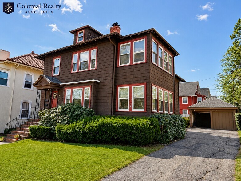 Building Photo - 332 Belmont St