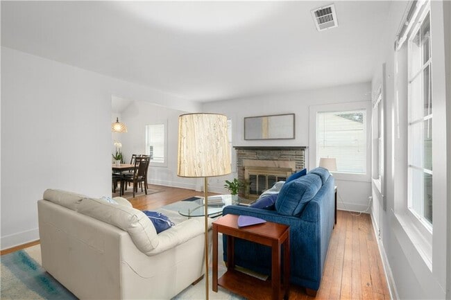 Building Photo - 2035 Manchester St NE