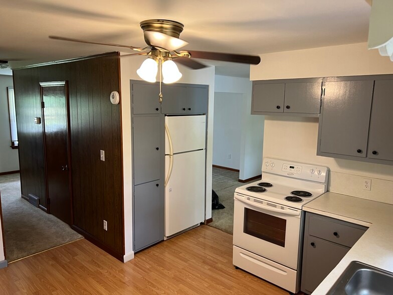 Kitchen - 4121 Marr Rd