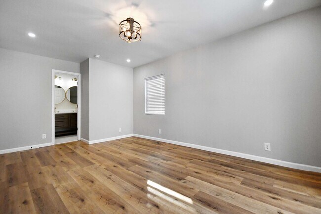Building Photo - Pet Friendly Three Bedroom!