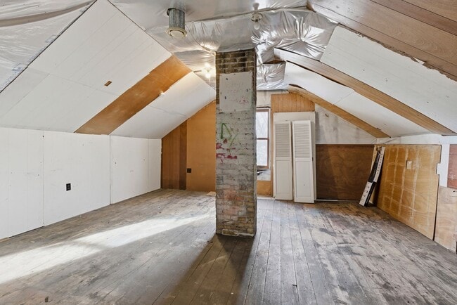 Building Photo - 645 W 10th Ave