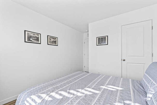 Building Photo - 8648 E Wishmore St