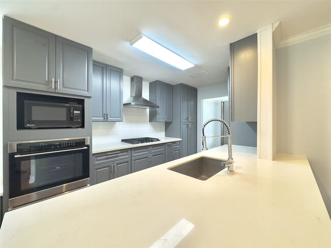 Building Photo - 1415 Mapleton Dr