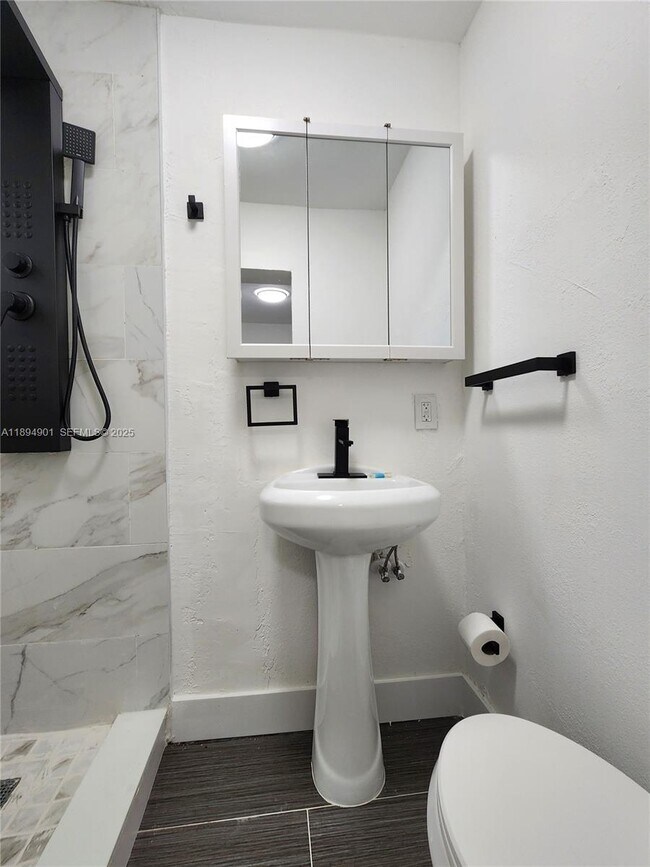 Building Photo - 5934 Buchanan St