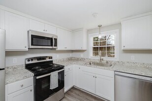 Building Photo - 484 Victory Hwy