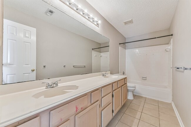 Building Photo - 2107 Bennigan St