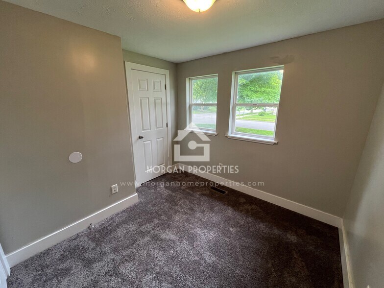 Building Photo - 623 Cottage Ave