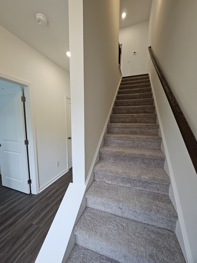 Building Photo - 129 Rosebush Ln