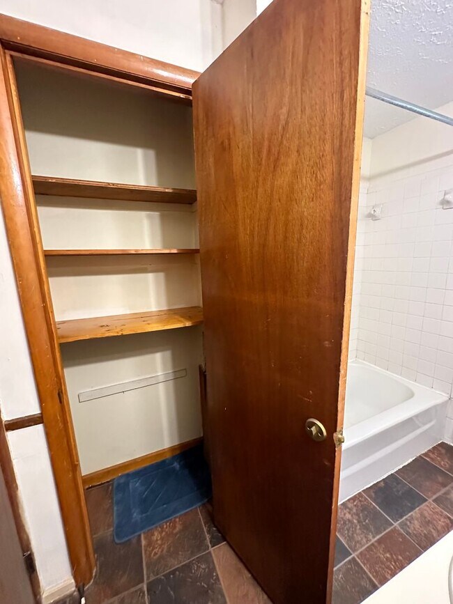Building Photo - Apartment located in Evington close to 29 ...