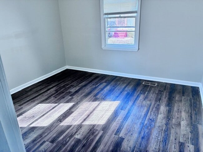 Building Photo - 70 Lakeside Dr