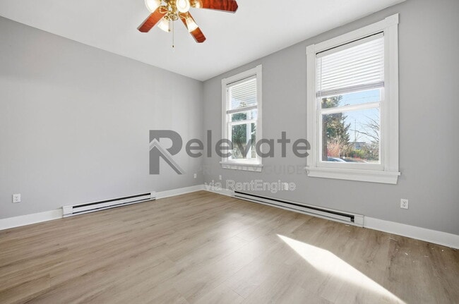 Building Photo - 2206 Parkwood Ave