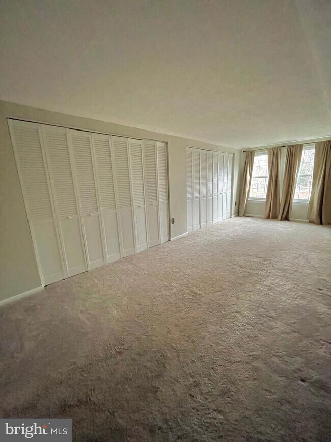 Building Photo - 1014 Allward Dr