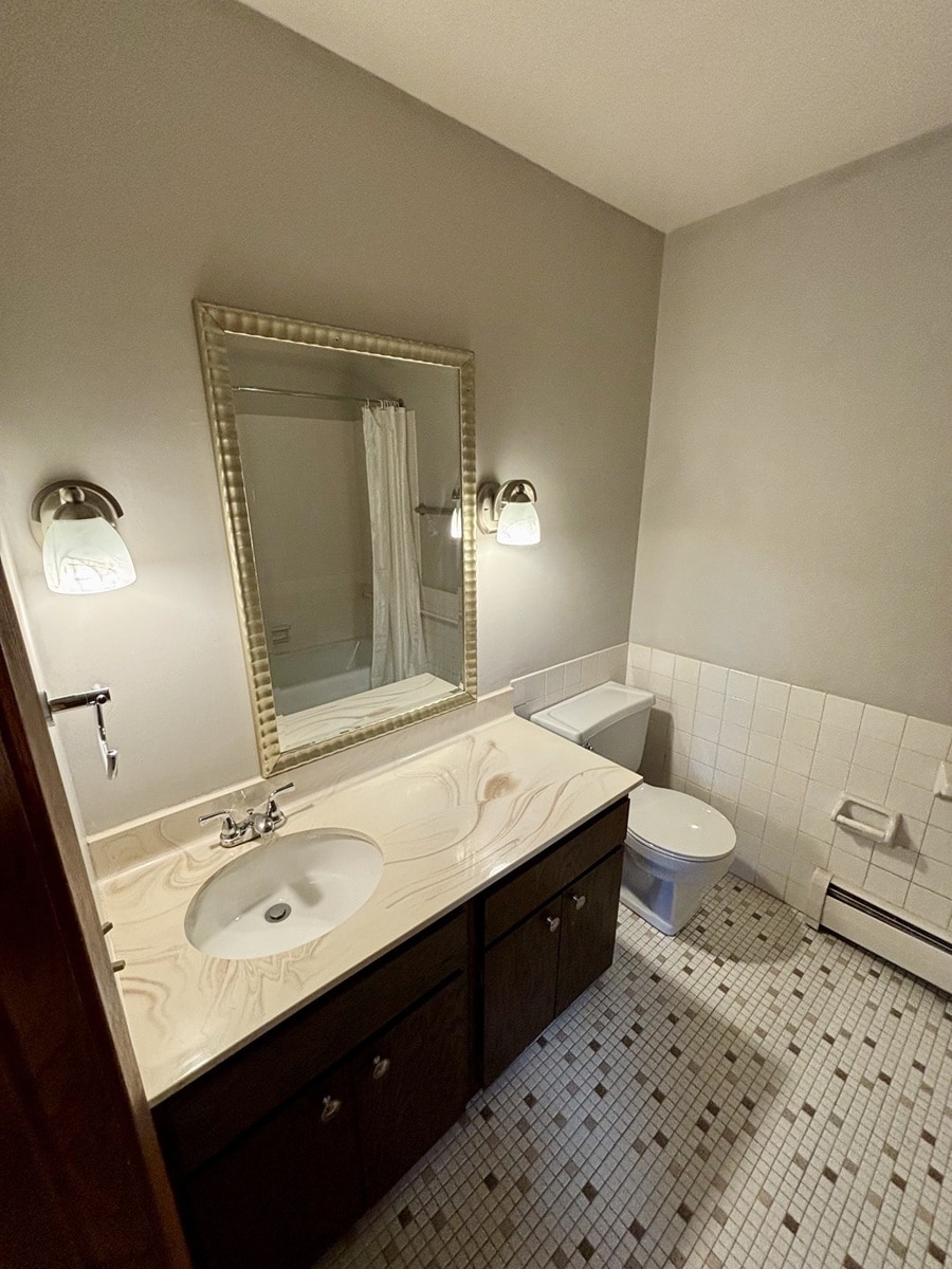 Building Photo - 255 Westview Dr