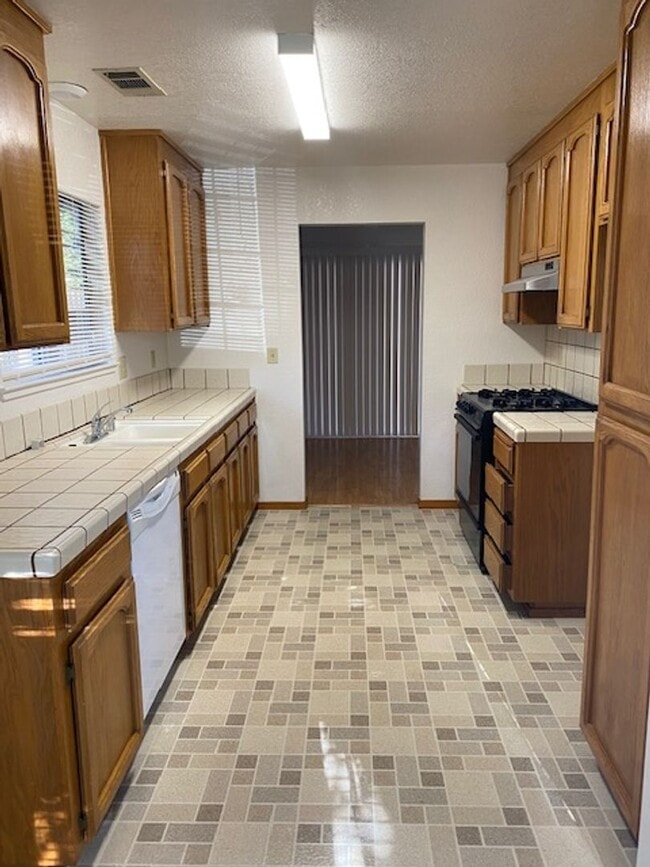 Building Photo - Nice Home in Peppertree Subdivision!! Coming Soon!