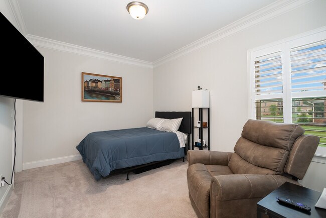 Building Photo - 6006 Tanoak Ct