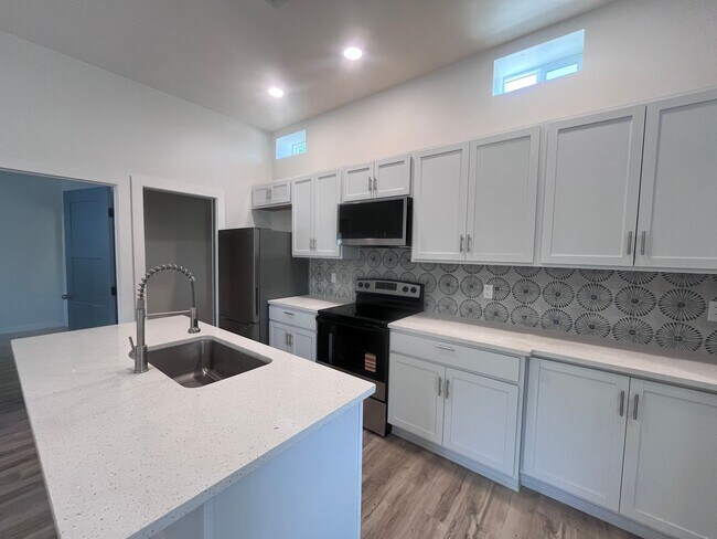 Building Photo - Coming soon! Just renovated! Stunning High...