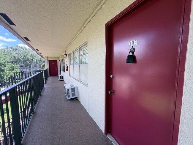 Building Photo - 100 SW 132nd Way